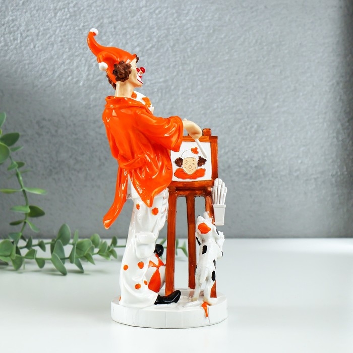 Сувенир полистоун Сувенир полистоун "Клоун-художник у мольберта с пёсиком" бело-оранжевый 12,5х9х22,5 см