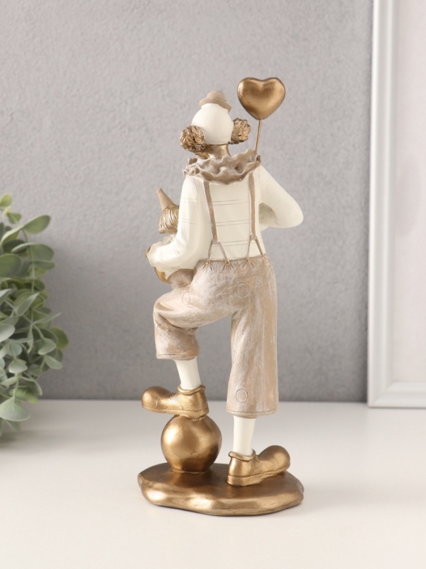 Сувенир полистоун  Сувенир полистоун "Клоун с малышом и воздушным шариком" бело-бежевый 10,5х7х25,5 см