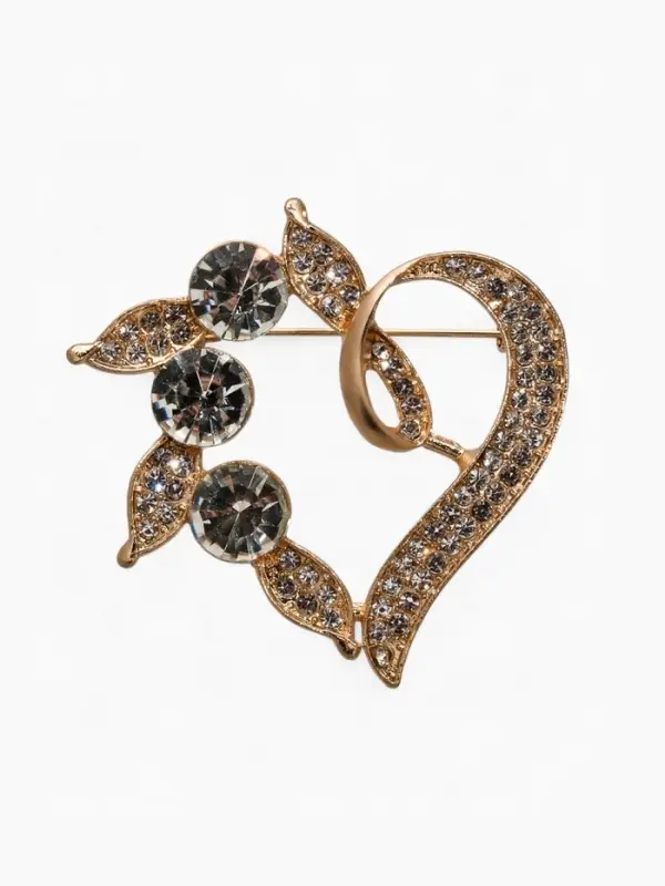 Брошь &laquo;Сердце в ягодах&raquo;, белая в золоте