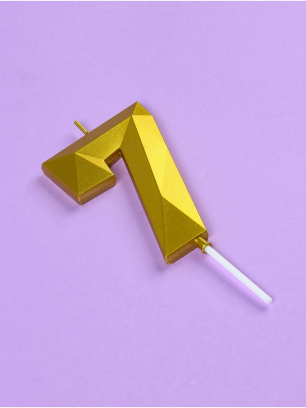 Свеча ГИГАНТ в торт на шпажке «Грань», цифра Свеча ГИГАНТ в торт на шпажке «Грань», цифра "7", золотая, 9 см