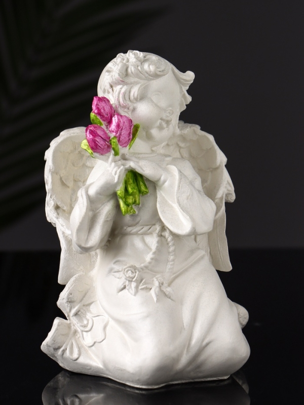 Фигура "Ангел с букетиком" 15х8х9 см, цвет перламутр