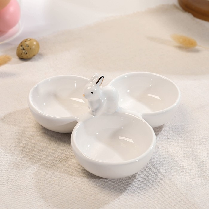 Менажница 3 ячейки Доляна «Зайка в золотом», 16,5×9 см, цвет белый Менажница 3 ячейки Доляна «Зайка в золотом», 16,5×9 см, цвет белый