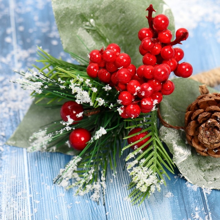 Декор  Декор "Зимнее чудо" ягоды шишка хвоя в снегу, 20 см