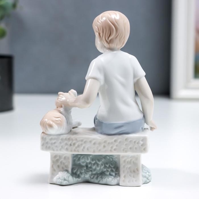 Сувенир керамика  Сувенир керамика "Мальчик на скамеечке с пёсиком" 14 см