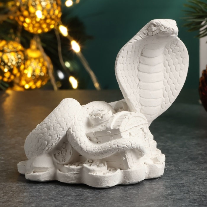 Новый год. Символ 2025. Фигура для раскраски  Новый год. Символ 2025. Фигура для раскраски "Змея с сундуком", 6х6х5см