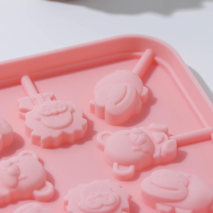 Форма для леденцов «Зоопарк», силикон, 14,5×14,5×1,5 см, 8 ячеек (3×2,5 см), с палочками, цвет МИКС Форма для леденцов «Зоопарк», силикон, 14,5×14,5×1,5 см, 8 ячеек (3×2,5 см), с палочками, цвет МИКС