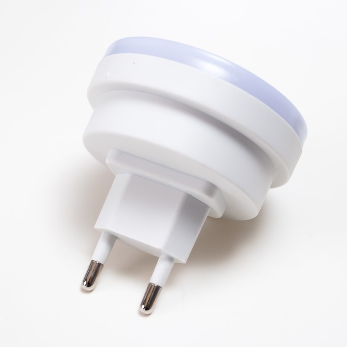 Ночник Ночник "Круг" LED реагирует на темноту, белый 6,5х6,5х5 см RISALUX