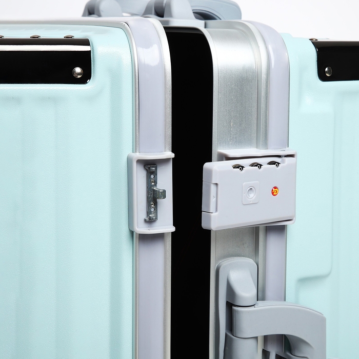 Чемодан малый 37 л (S), отдел на молнии, 2 кодовых замка, 4 колеса, крючок, цвет голубой Чемодан малый 37 л (S), отдел на молнии, 2 кодовых замка, 4 колеса, крючок, цвет голубой