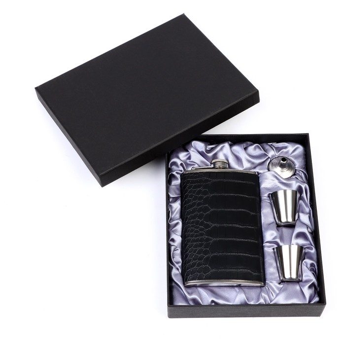 Подарочный набор 4 в 1: фляжка чёрная 300 мл, воронка, 2 рюмки, 17 х 21.5 см Подарочный набор 4 в 1: фляжка чёрная 300 мл, воронка, 2 рюмки, 17 х 21.5 см