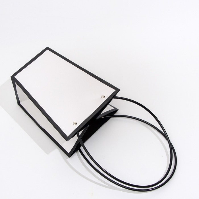 Сумка для цветов Белая влагостойкая, 17x17-11.5x11.5-20 см Сумка для цветов Белая влагостойкая, 17x17-11.5x11.5-20 см