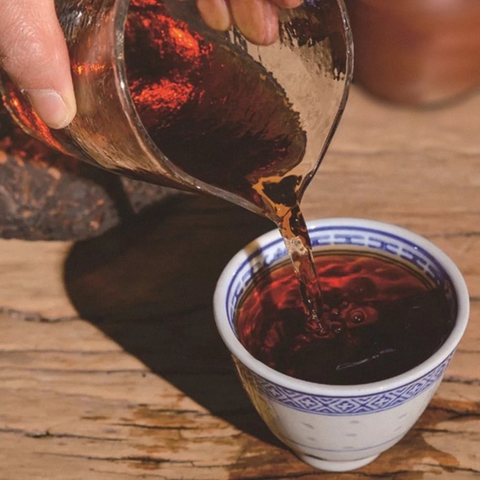 Китайский выдержанный чай  Китайский выдержанный чай "Шу Пуэр", 357 г, 2004 год, ИУ, блин