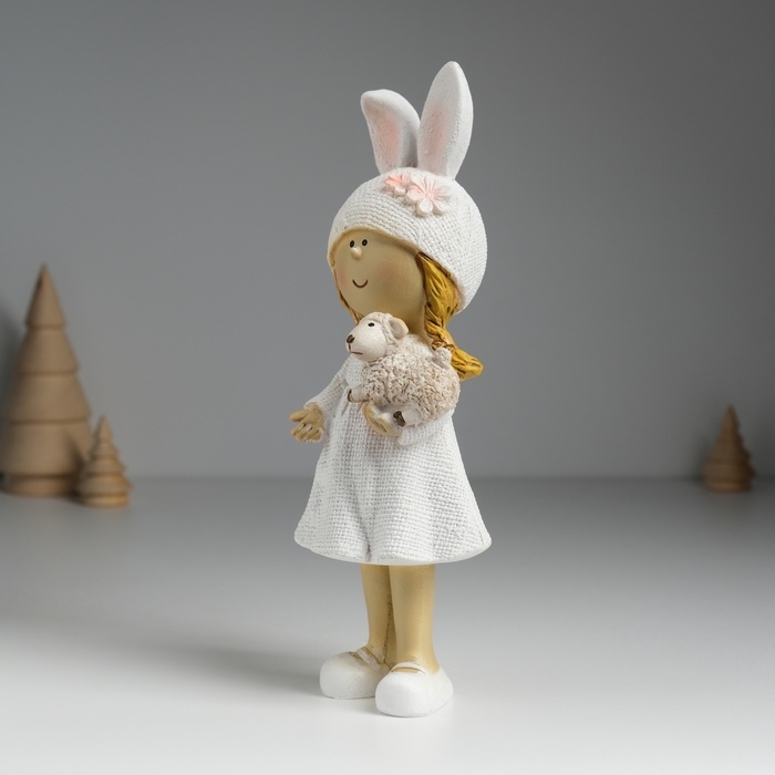 Сувенир полистоун Сувенир полистоун "Девочка в шапке с ушками, с барашком" МИКС 8х6х22 см