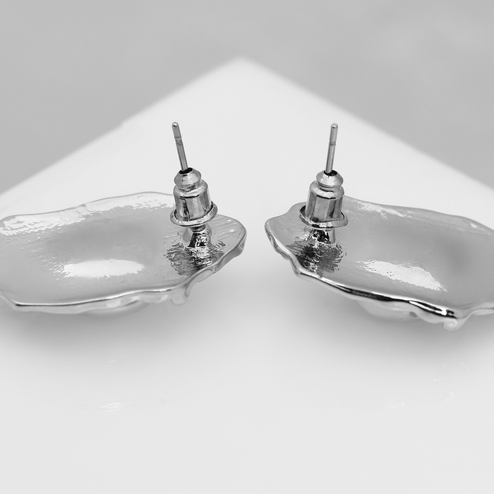 Серьги с жемчугом «Эксклюзив» мятые, цвет серебро Серьги с жемчугом «Эксклюзив» мятые, цвет серебро