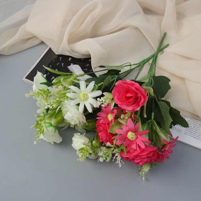 Букет Букет "Эустома мариачи и ромашки" 30 см, микс