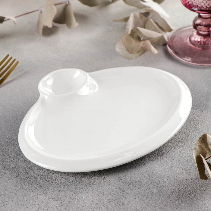 Блюдо фарфоровое с соусником Wilmax Teona, d=20 см, цвет белый Блюдо фарфоровое с соусником Wilmax Teona, d=20 см, цвет белый