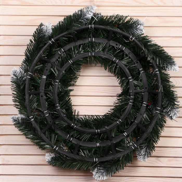 Новогодний венок  Новогодний венок "Интерьерный белоснежный"шишка серебро + ягода 50 см