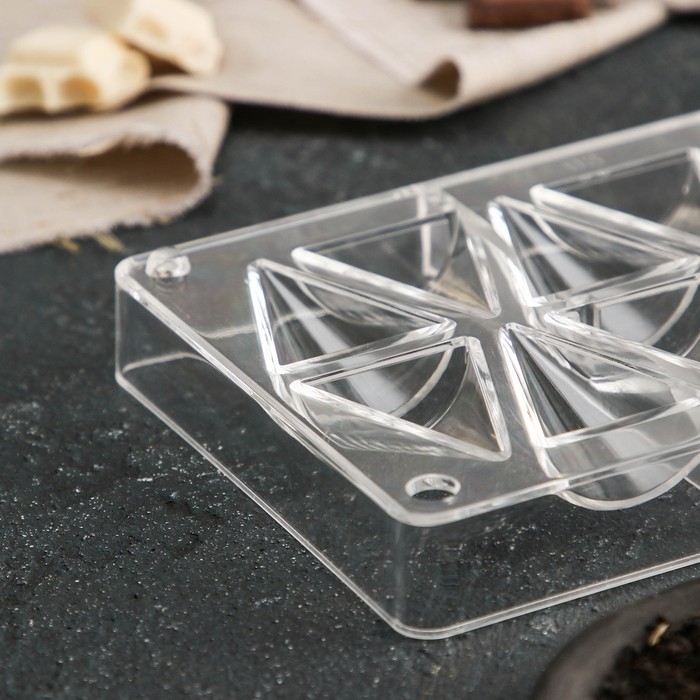 Форма для конфет и шоколада «Средний конус», 20×12×2,5 см, 14 ячеек 4,1×3,2×1,8 см, цвет прозрачный Форма для конфет и шоколада «Средний конус», 20×12×2,5 см, 14 ячеек 4,1×3,2×1,8 см, цвет прозрачный