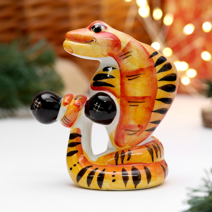 Сувенир Сувенир "Змей Атлет", 11 см, фарфор