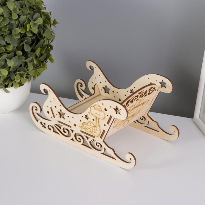 Шкатулка-сани  Шкатулка-сани "Змея. Звёздочки" 21х14х10 см