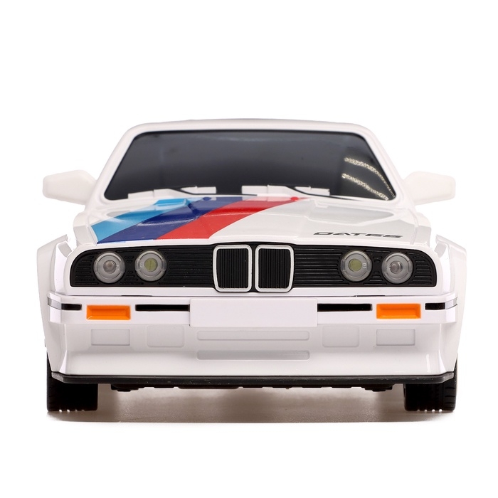 Машинка на пульте управления «Легенда Дрифта», радиоуправление, полный привод, 40 км/ч, 2 комплекта колёс, 1:16, цвет белый Машинка на пульте управления «Легенда Дрифта», радиоуправление, полный привод, 40 км/ч, 2 комплекта колёс, 1:16, цвет белый