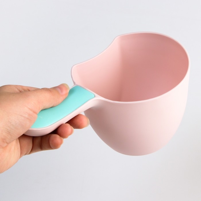 Ковш пластиковый для купания и мытья головы, детский банный ковшик, 500 мл., цвет МИКС Ковш пластиковый для купания и мытья головы, детский банный ковшик, 500 мл., цвет МИКС