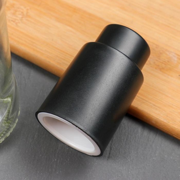 Пробка вакуумная для бутылки «Кнопка», 7 см, цвет чёрный Пробка вакуумная для бутылки «Кнопка», 7 см, цвет чёрный