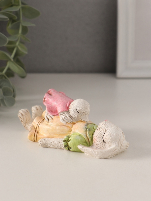 Сувенир полистоун  Сувенир полистоун "Зайка и цыплёнок - здоровый сон" 11х5х4 см