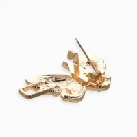 Зажим для кардигана "Ажур", бабочка, искра, цвет белый в золоте Зажим для кардигана "Ажур", бабочка, искра, цвет белый в золоте