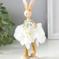 Сувенир полистоун "Зайка в цветочной юбочке, с капустой" 4,8х4,5х15,2 см