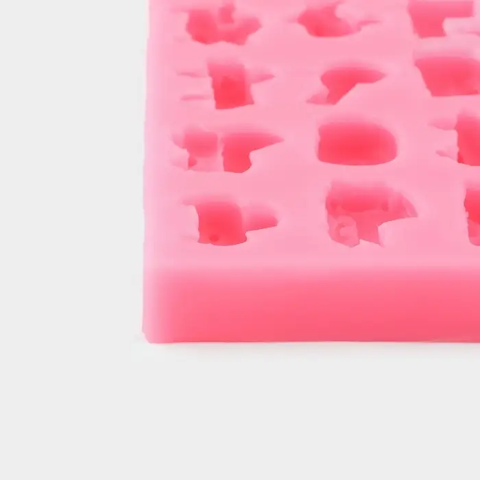 Молд для заливки &laquo;Машинки&raquo;, силикон, 12 ячеек, 14.5&times;8.8&times;1.8 см, розовый