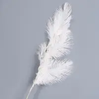 Декор из перьев &laquo;Фонтан&raquo; на ножке, высота &mdash; 58 см