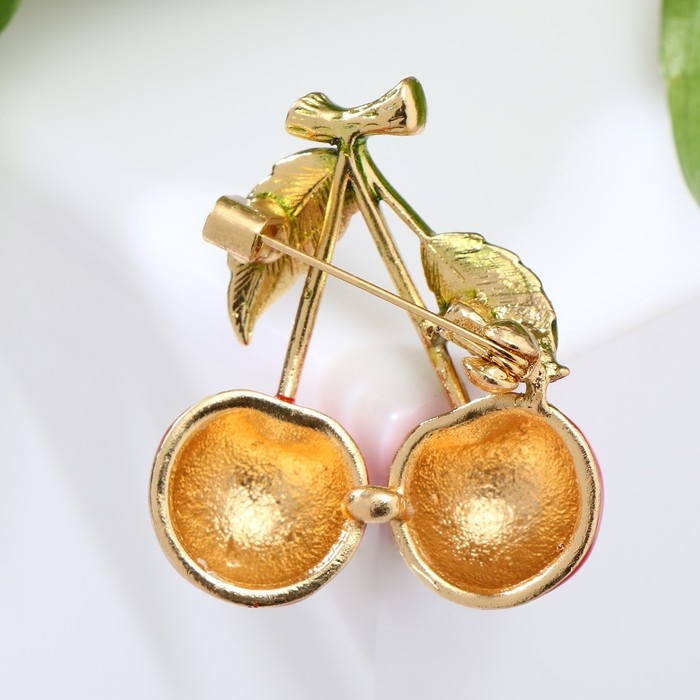 Брошь «Вишенки» с двумя листьями на ветке, цвет красно-зелёный в золоте Брошь «Вишенки» с двумя листьями на ветке, цвет красно-зелёный в золоте