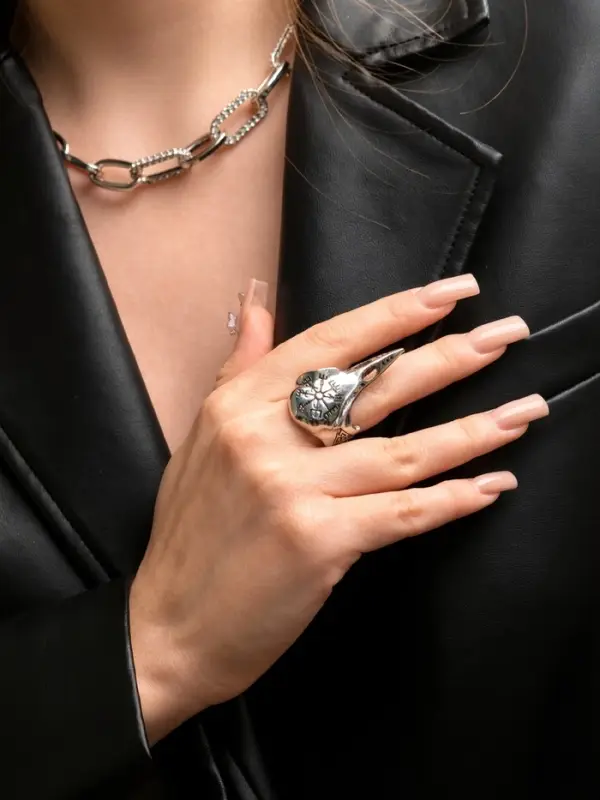 Кольцо &laquo;Коготь&raquo;, череп хищника, цвет чернёное серебро, безразмерное