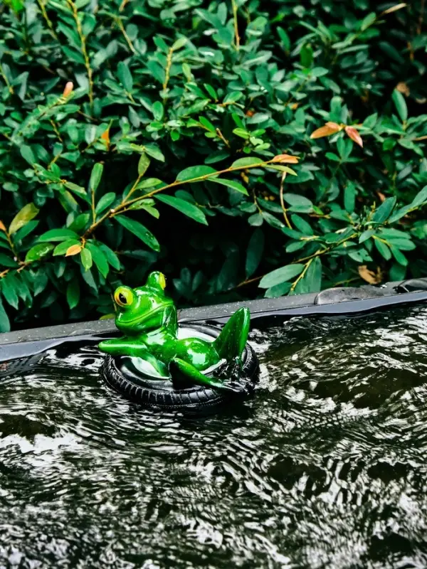 Садовая фигура 14 х 13 х 9,5 см Садовая фигура 14 х 13 х 9,5 см "Лягушка в шине" Водоплавающая