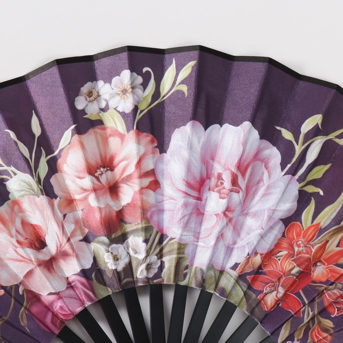 Веер пластик, текстиль h=26,5 см  Веер пластик, текстиль h=26,5 см "Цветы на темно-фиолетовом фоне"