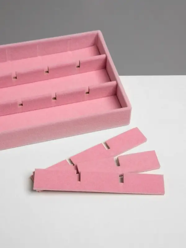 Подставка для украшения QF, 18 ячеек, флок, 21&times;12.3&times;2.5 см, розовая