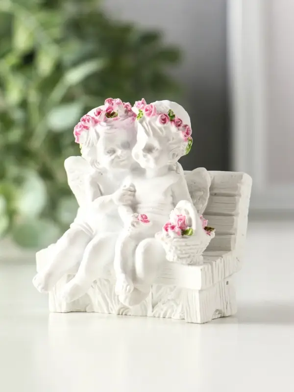 Фигурка &laquo;2 ангелочка в розовом веночке на скамейке&raquo;, 8&times;7&times;5 см, МИКС