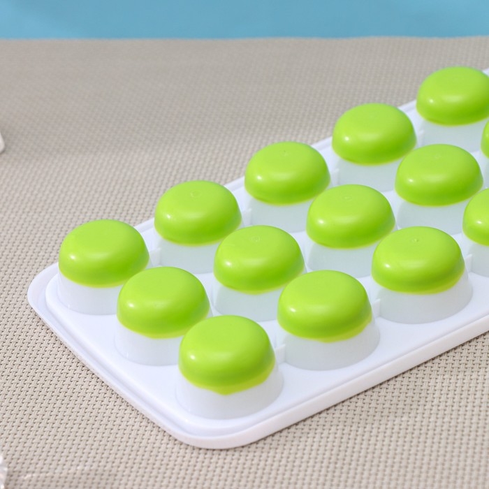 Форма для льда и шоколада с крышкой Доляна, 26×12×2,5 см, 21 ячейка (3×3×2 см), цвет МИКС Форма для льда и шоколада с крышкой Доляна, 26×12×2,5 см, 21 ячейка (3×3×2 см), цвет МИКС