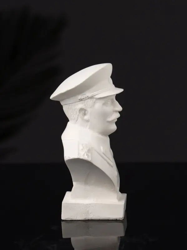 Бюст И.В. Сталин, 10х7х5 см, натуральный, гипс Бюст И.В. Сталин, 10х7х5 см, натуральный, гипс