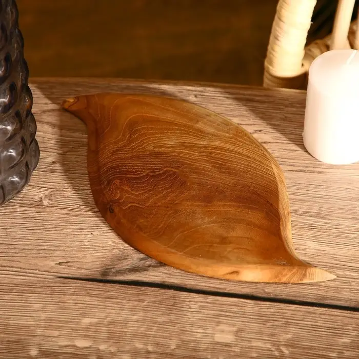 Блюдо 28х15х1,5 см, тиковое дерево Блюдо 28х15х1,5 см, тиковое дерево