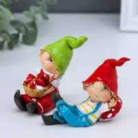 Сувенир полистоун "Малыши в длинных колпаках" красный набор 2 шт 3,3х6х6,7 см