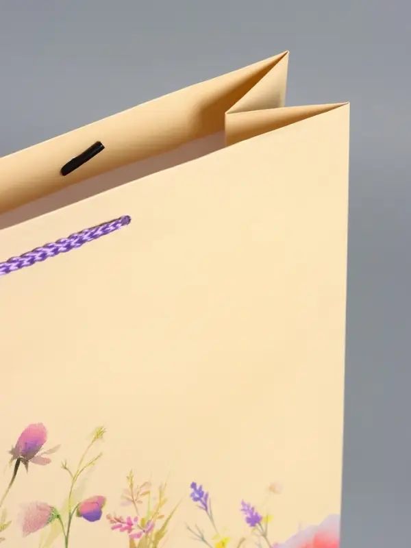 Пакет подарочный "Полевые цветы", ламинированный, 33 х 42,5 х 10 см