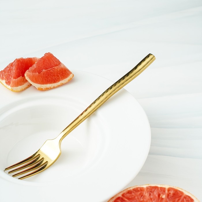 Вилка столовая из нержавеющей стали Magistro Kolos, длина 19,5 см, цвет золотой Вилка столовая из нержавеющей стали Magistro Kolos, длина 19,5 см, цвет золотой