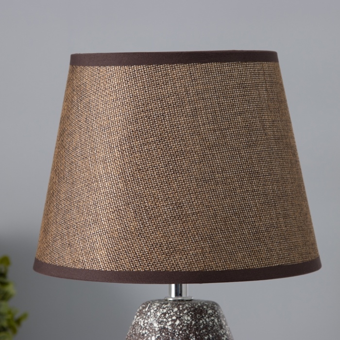 Настольная лампа с абажуром RISALUX «Виктория», 1×Е14, 40 Вт, кофейный/золото, 20×20×32 см Настольная лампа с абажуром RISALUX «Виктория», 1×Е14, 40 Вт, кофейный/золото, 20×20×32 см
