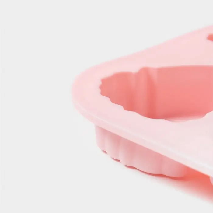 Форма для выпечки новогодняя Доляна &laquo;Новогодние подарки&raquo;, силикон, 20&times;12.7&times;1.7 см, 14 ячеек, розовая