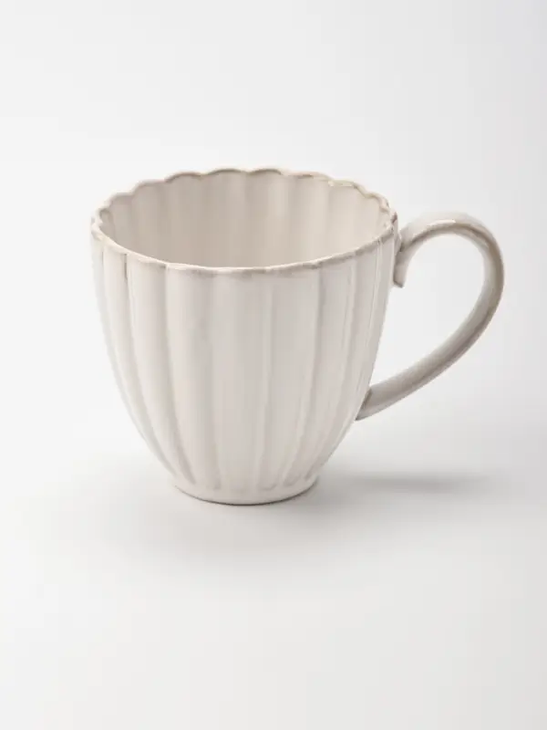 Кружка &laquo;Лотос&raquo;. 335 мл, 13&times;10.5&times;5 см, фарфор, молочная