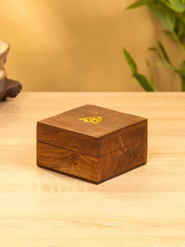 Шкатулка  Шкатулка "Трикветр" 10х10х6 см, дерево шишам