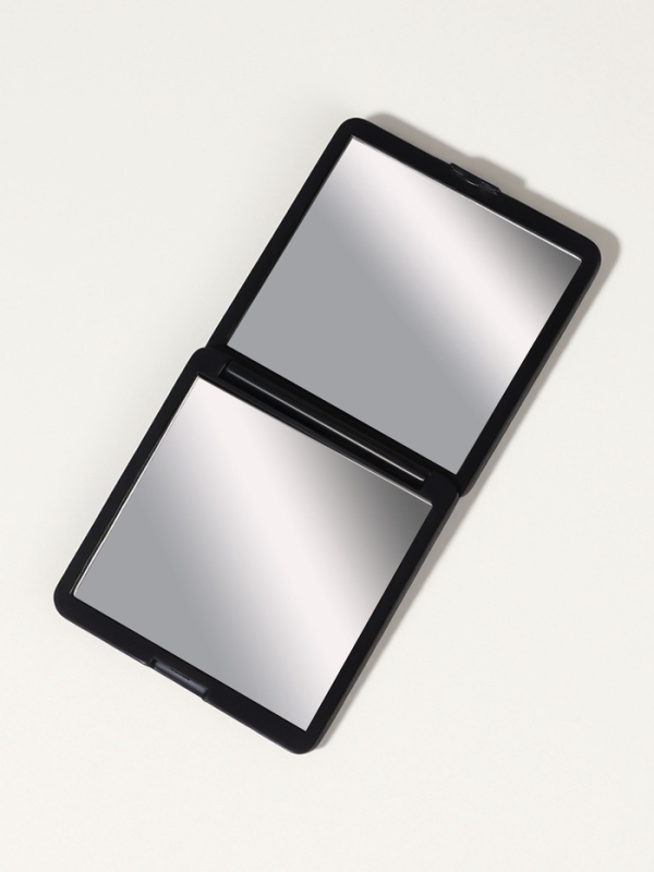 Зеркало складное квад (2) с/увел 7*7 см ВОЛНА матовый черный пакет QF Зеркало складное квад (2) с/увел 7*7 см ВОЛНА матовый черный пакет QF