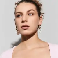 Серьги-конго &laquo;Цветы&raquo; акрил, белые в золоте, d=2.5 см