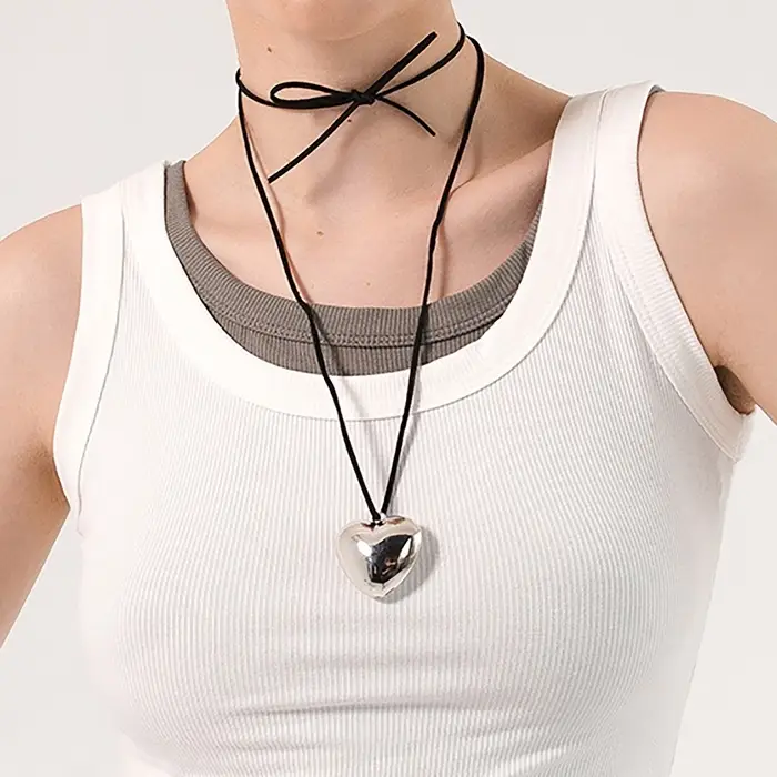 Чокер &laquo;Сердце&raquo;, крупное, металлик, чёрный в серебре, 60 см